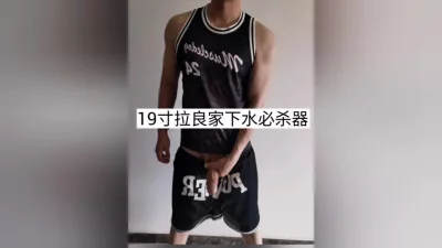 微醺的娇妻好贪婪，不知后面还有三根鸡把等着她